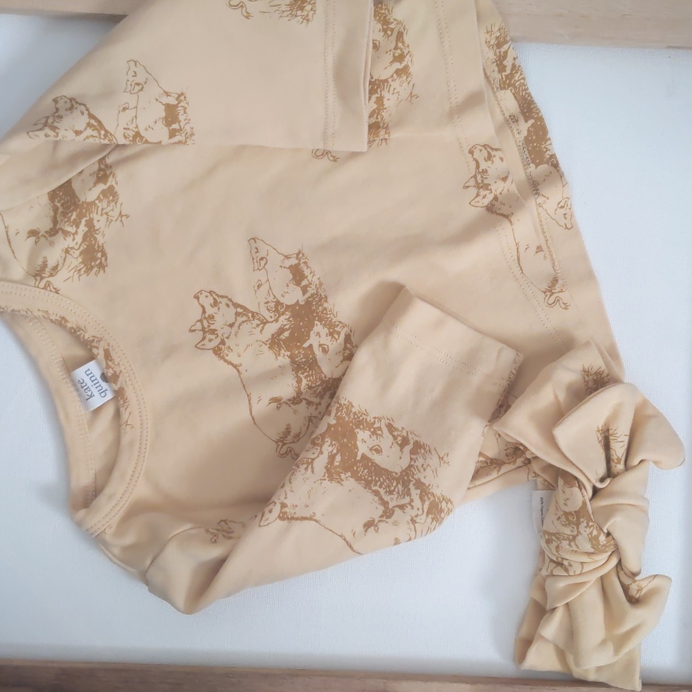 Kate Quinn Golden Piggies Shirt and Bow 🐖